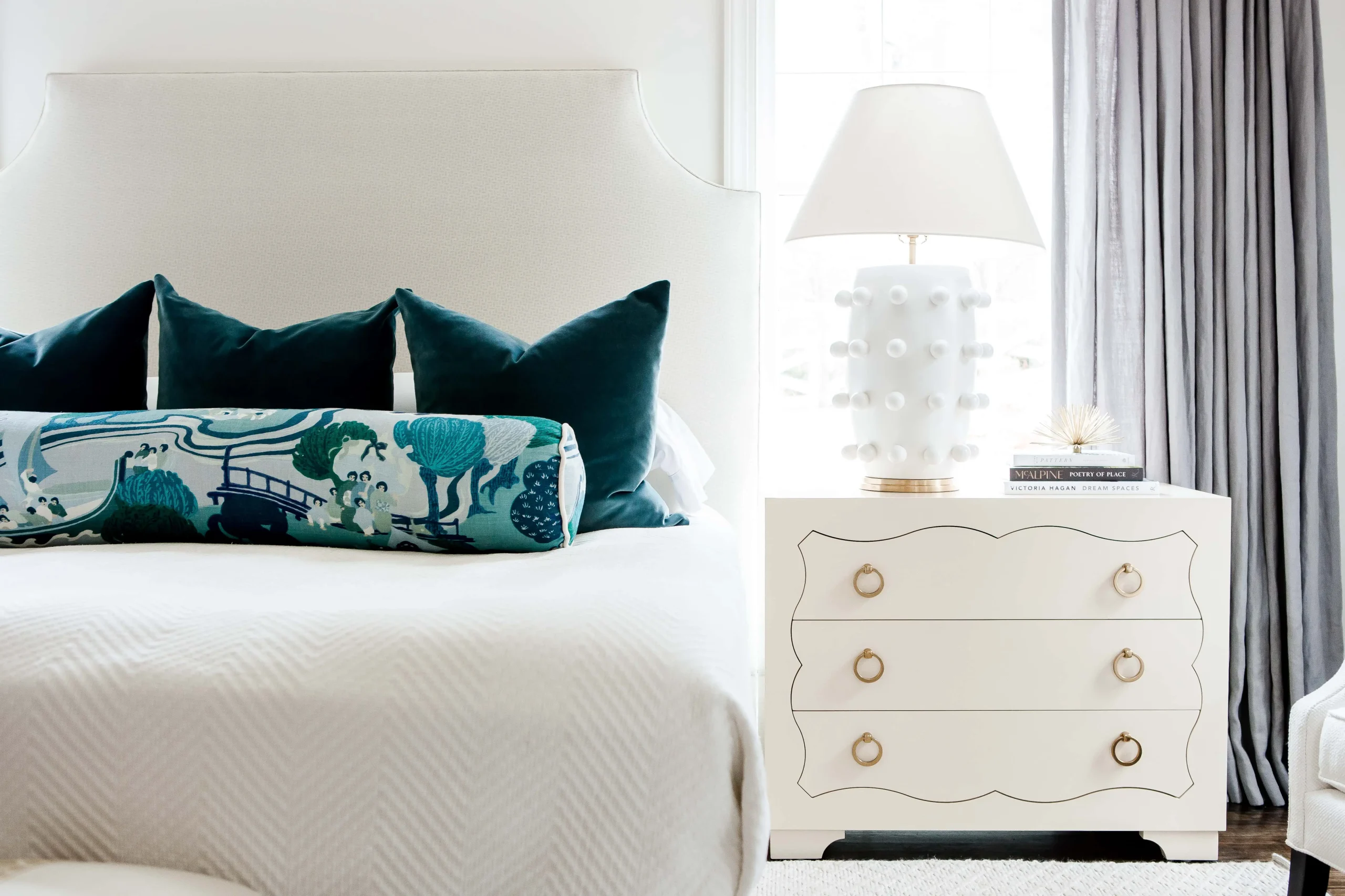 How To Arrange Pillows On A Bed For A Luxurious Feel - Kate Hartman ...